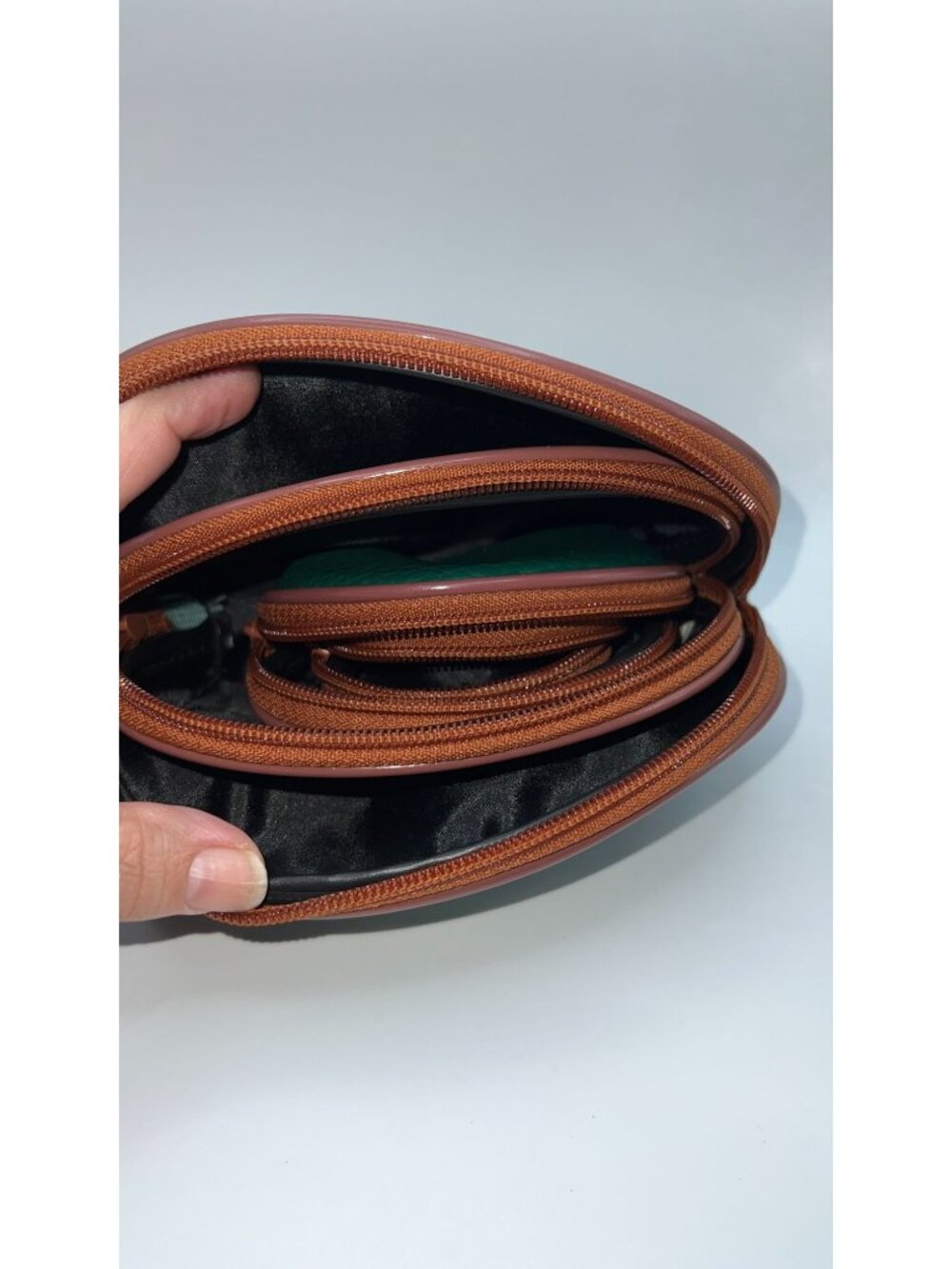Set Of 4 Green Faux Leather Zip Pouches With Brown Trim - Picture 3 of 7